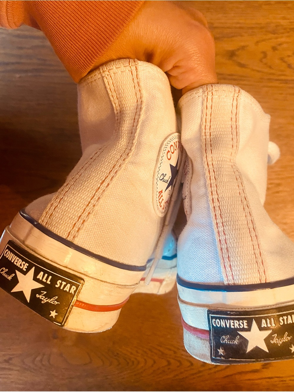 Converses - Picture 3 of 4